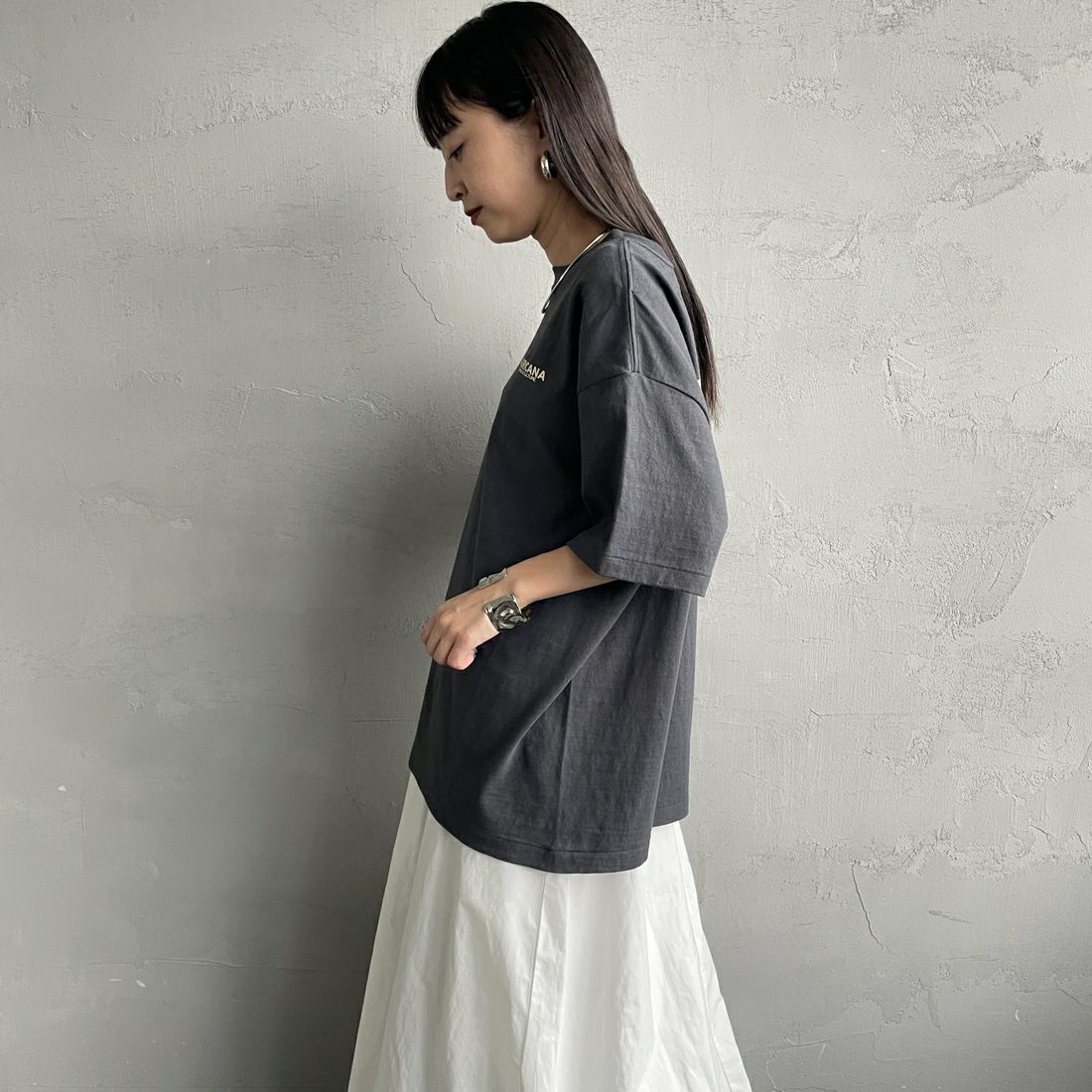 Americana × JEANS FACTORY [アメリカーナ × ジーンズファクトリー] 別注 AMRCN バックプリントTシャツ [BRF-808A-2-JF] ｽﾐｸﾛ &&モデル身長：150cm 着用サイズ：ONE SIZE&&