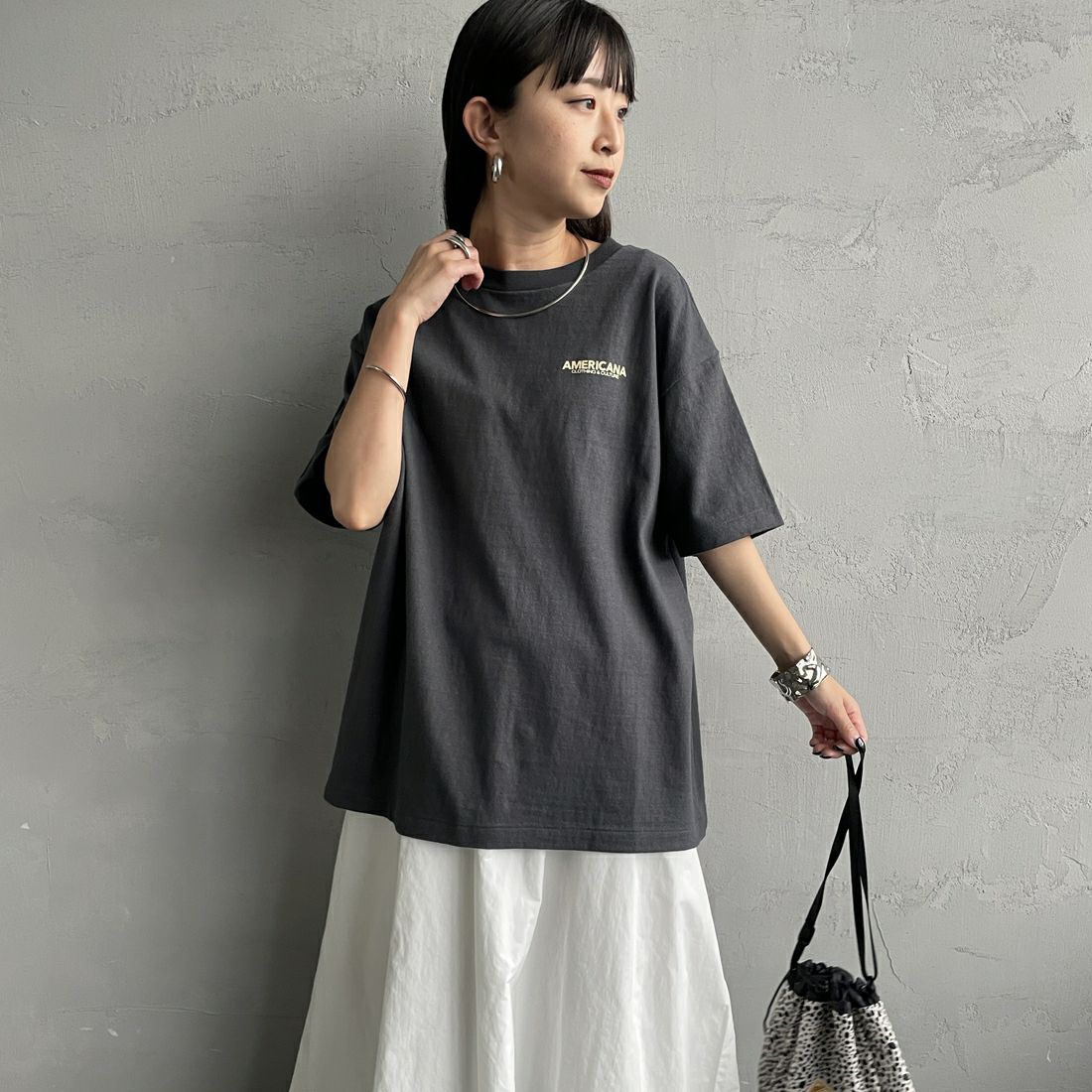 Americana × JEANS FACTORY [アメリカーナ × ジーンズファクトリー] 別注 AMRCN バックプリントTシャツ [BRF-808A-2-JF] ｽﾐｸﾛ &&モデル身長：150cm 着用サイズ：ONE SIZE&&