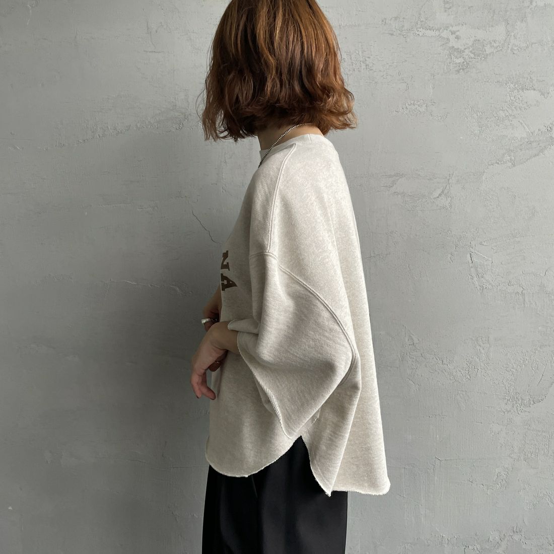 Americana × JEANS FACTORY [アメリカーナ × ジーンズファクトリー] 別注 カレッジプリント カットオフスウェット [ASO-850-1-JF] ｵｰﾄﾐｰﾙ &&モデル身長：158cm 着用サイズ：ONE SIZE&&