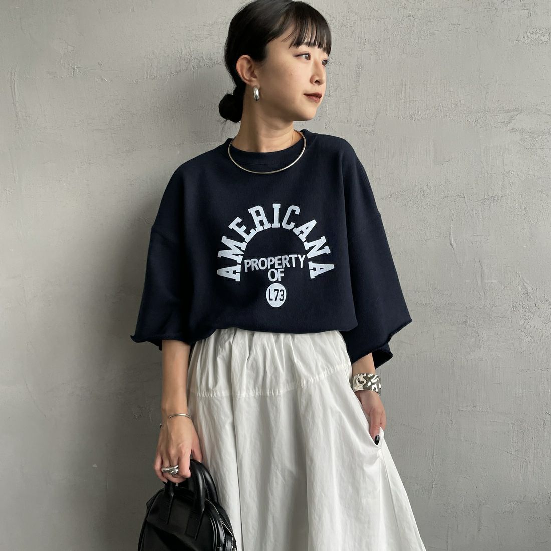 Americana × JEANS FACTORY [アメリカーナ × ジーンズファクトリー] 別注 カレッジプリント カットオフスウェット [ASO-850-1-JF] ﾈｲﾋﾞｰ &&モデル身長：150cm 着用サイズ：ONE SIZE&&