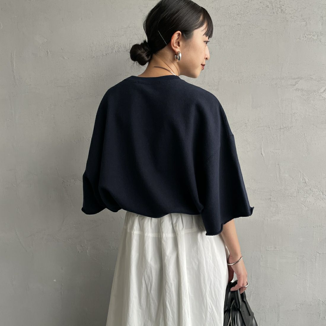 Americana × JEANS FACTORY [アメリカーナ × ジーンズファクトリー] 別注 カレッジプリント カットオフスウェット [ASO-850-1-JF] ﾈｲﾋﾞｰ &&モデル身長：150cm 着用サイズ：ONE SIZE&&