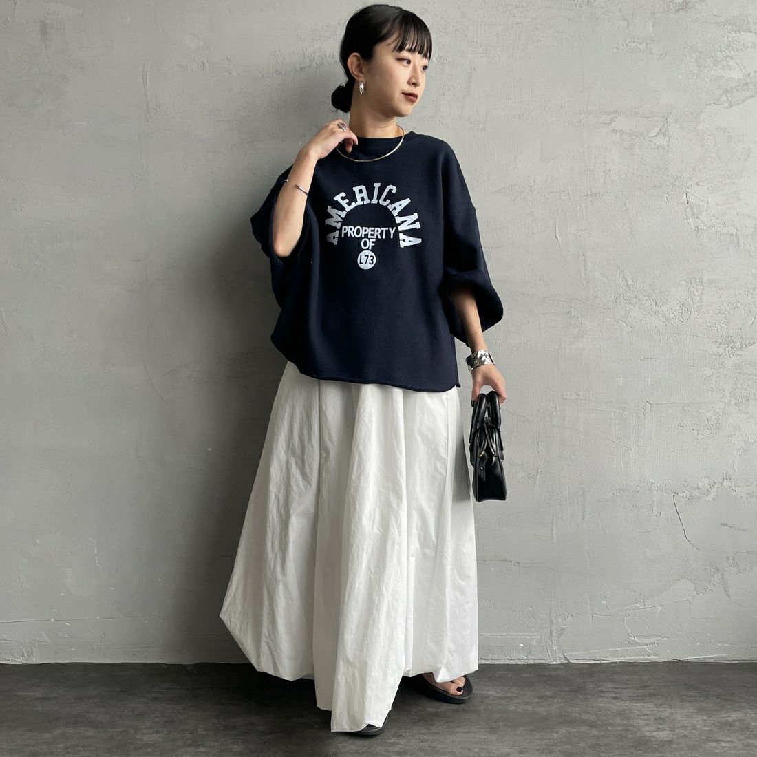 Americana × JEANS FACTORY [アメリカーナ × ジーンズファクトリー] 別注 カレッジプリント カットオフスウェット [ASO-850-1-JF] ﾈｲﾋﾞｰ &&モデル身長：150cm 着用サイズ：ONE SIZE&&