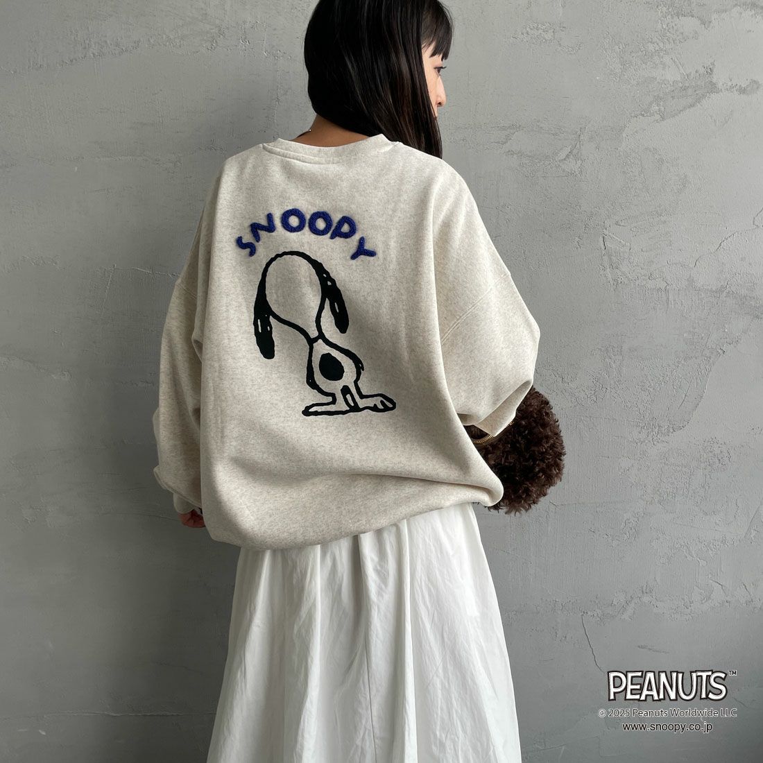 PEANUTS × JEANS FACTORY [ピーナッツ × ジーンズファクトリー] PEANUTS スヌーピースウェット [JFC-254-099] ASH GRY &&モデル身長：150cm 着用サイズ：S&&