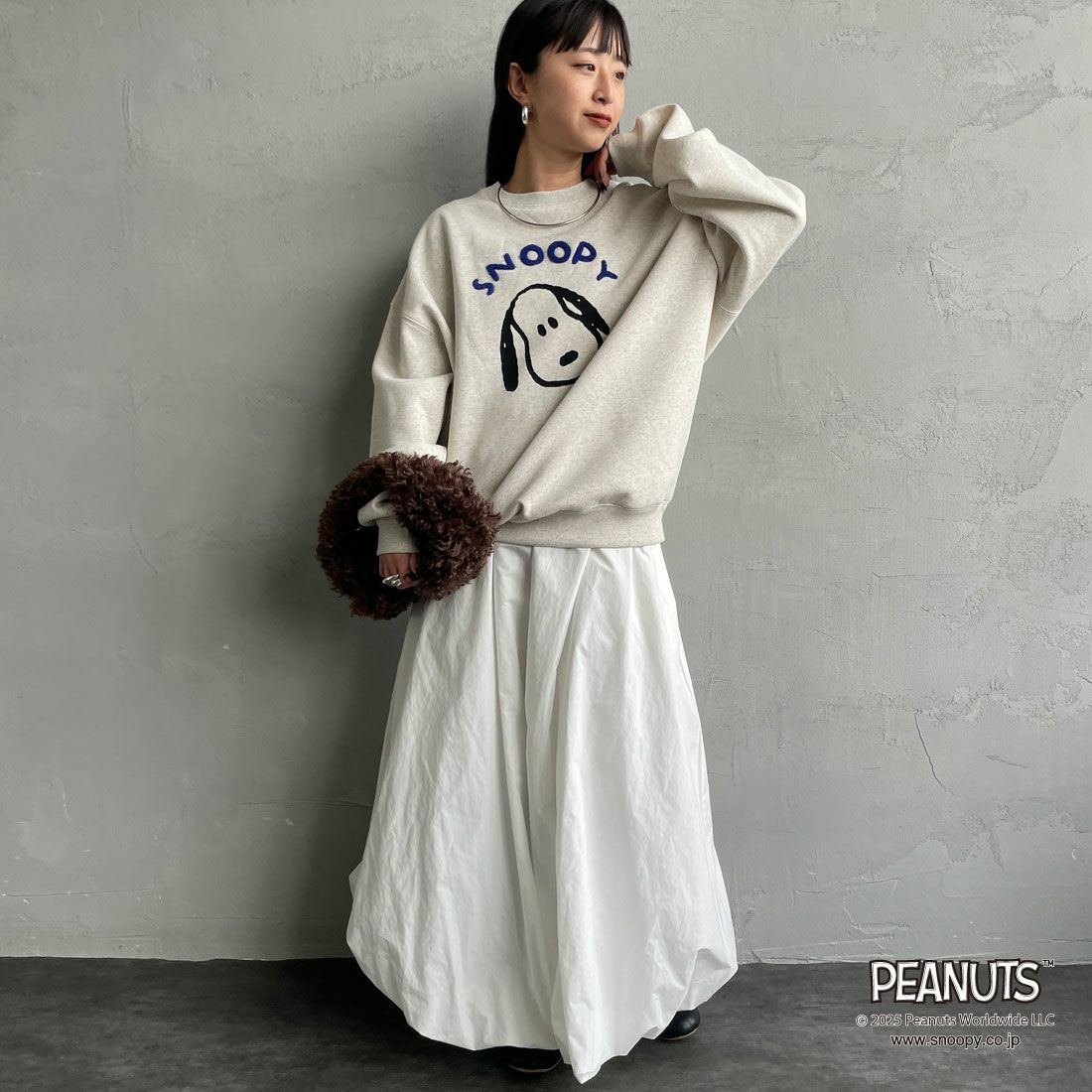 PEANUTS × JEANS FACTORY [ピーナッツ × ジーンズファクトリー] PEANUTS スヌーピースウェット [JFC-254-099] ASH GRY &&モデル身長：150cm 着用サイズ：S&&