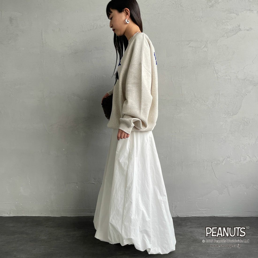 PEANUTS × JEANS FACTORY [ピーナッツ × ジーンズファクトリー] PEANUTS スヌーピースウェット [JFC-254-099] ASH GRY &&モデル身長：150cm 着用サイズ：S&&