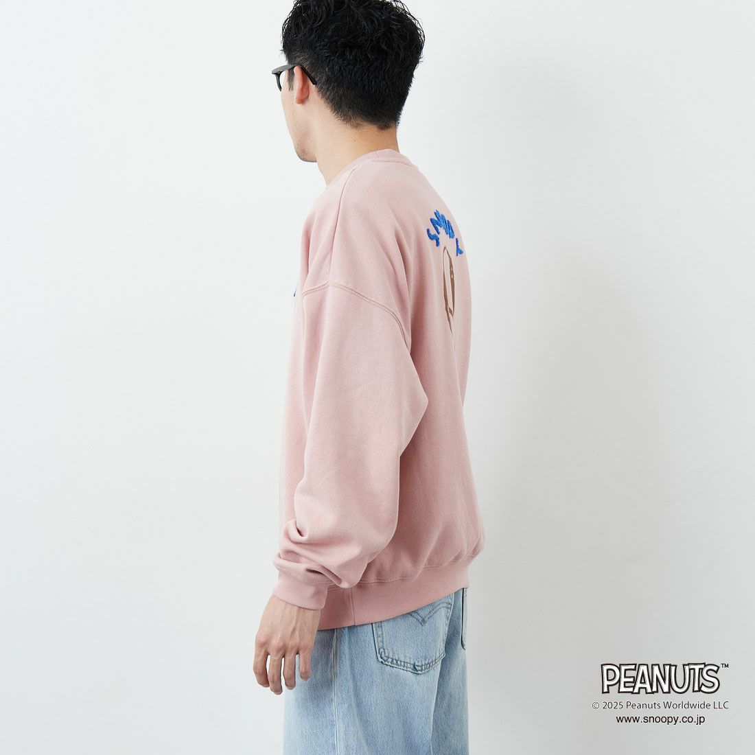 PEANUTS × JEANS FACTORY [ピーナッツ × ジーンズファクトリー] PEANUTS スヌーピースウェット [JFC-254-099] PINK &&モデル身長：167cm 着用サイズ：M&&