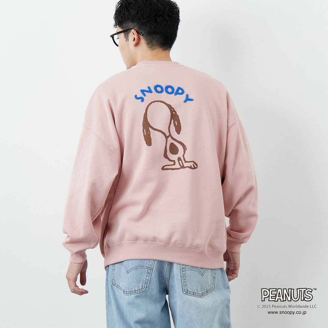 PEANUTS × JEANS FACTORY [ピーナッツ × ジーンズファクトリー] PEANUTS スヌーピースウェット [JFC-254-099] PINK &&モデル身長：167cm 着用サイズ：M&&