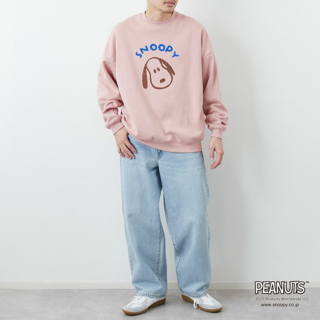 PEANUTS × JEANS FACTORY [ピーナッツ × ジーンズファクトリー] PEANUTS スヌーピースウェット [JFC-254-099] PINK &&モデル身長：167cm 着用サイズ：M&&