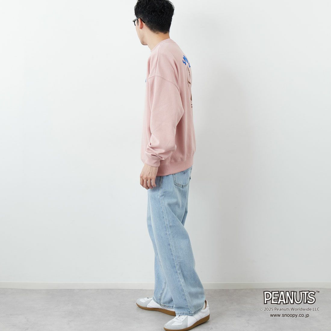 PEANUTS × JEANS FACTORY [ピーナッツ × ジーンズファクトリー] PEANUTS スヌーピースウェット [JFC-254-099] PINK &&モデル身長：167cm 着用サイズ：M&&