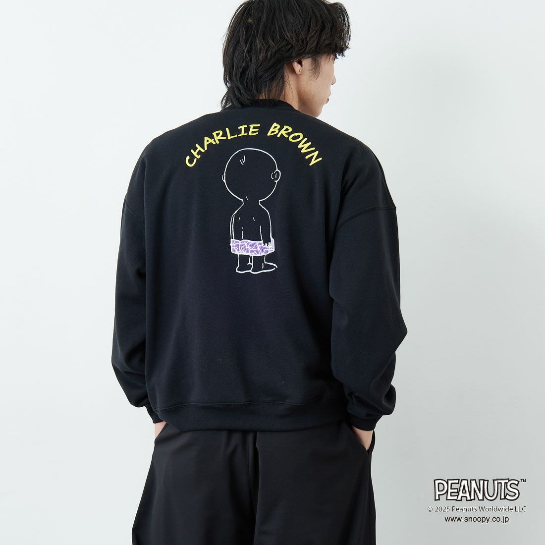 PEANUTS × JEANS FACTORY [ピーナッツ × ジーンズファクトリー] PEANUTS チャーリー・ブラウンスウェット [JFC-254-098] BLACK &&モデル身長：179cm 着用サイズ：L&&