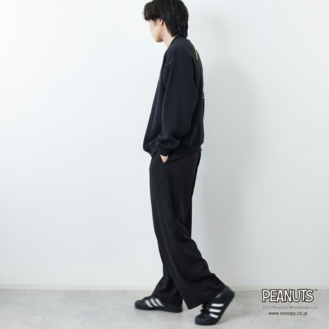 PEANUTS × JEANS FACTORY [ピーナッツ × ジーンズファクトリー] PEANUTS チャーリー・ブラウンスウェット [JFC-254-098] BLACK &&モデル身長：179cm 着用サイズ：L&&