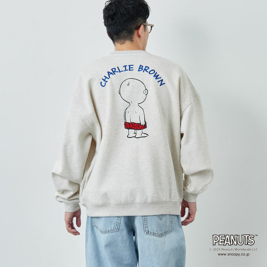 PEANUTS × JEANS FACTORY [ピーナッツ × ジーンズファクトリー] PEANUTS チャーリー・ブラウンスウェット [JFC-254-098] ASH GRY &&モデル身長：167cm 着用サイズ：L&&