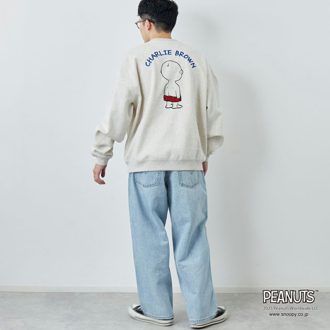 PEANUTS × JEANS FACTORY [ピーナッツ × ジーンズファクトリー] PEANUTS チャーリー・ブラウンスウェット [JFC-254-098] ASH GRY &&モデル身長：167cm 着用サイズ：L&&