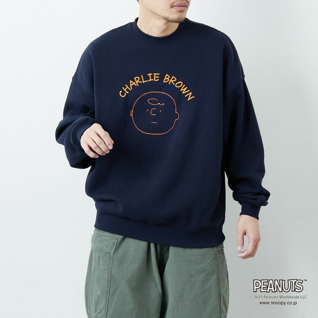 PEANUTS × JEANS FACTORY [ピーナッツ × ジーンズファクトリー] PEANUTS チャーリー・ブラウンスウェット [JFC-254-098] NAVY &&モデル身長：167cm 着用サイズ：M&&