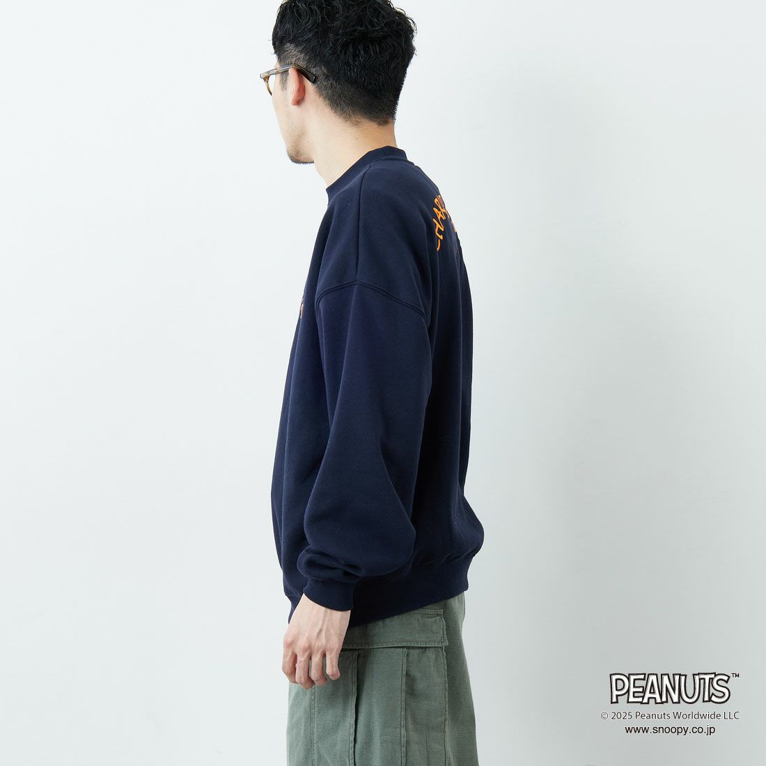 PEANUTS × JEANS FACTORY [ピーナッツ × ジーンズファクトリー] PEANUTS チャーリー・ブラウンスウェット [JFC-254-098] NAVY &&モデル身長：167cm 着用サイズ：M&&