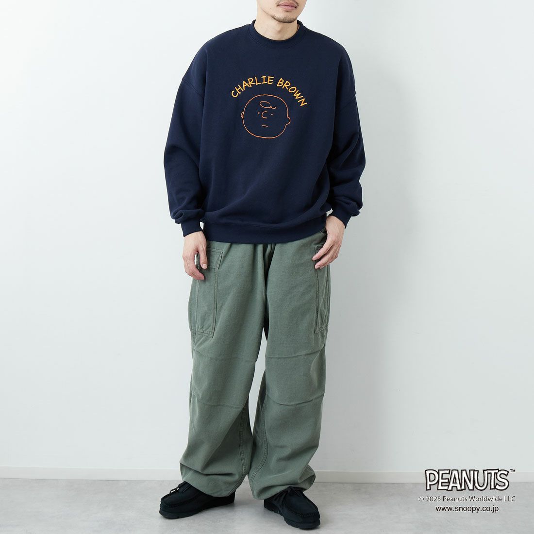 PEANUTS × JEANS FACTORY [ピーナッツ × ジーンズファクトリー] PEANUTS チャーリー・ブラウンスウェット [JFC-254-098] NAVY &&モデル身長：167cm 着用サイズ：M&&
