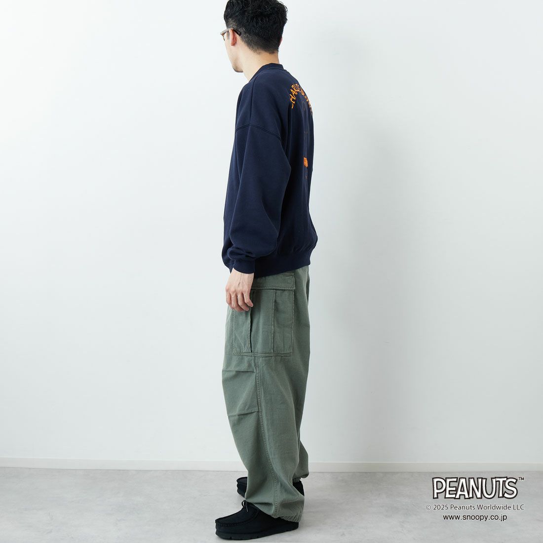 PEANUTS × JEANS FACTORY [ピーナッツ × ジーンズファクトリー] PEANUTS チャーリー・ブラウンスウェット [JFC-254-098] NAVY &&モデル身長：167cm 着用サイズ：M&&