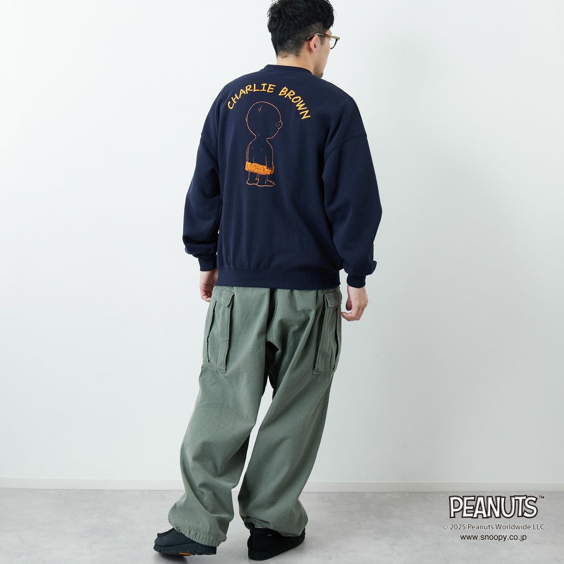 PEANUTS × JEANS FACTORY [ピーナッツ × ジーンズファクトリー] PEANUTS チャーリー・ブラウンスウェット [JFC-254-098] NAVY &&モデル身長：167cm 着用サイズ：M&&
