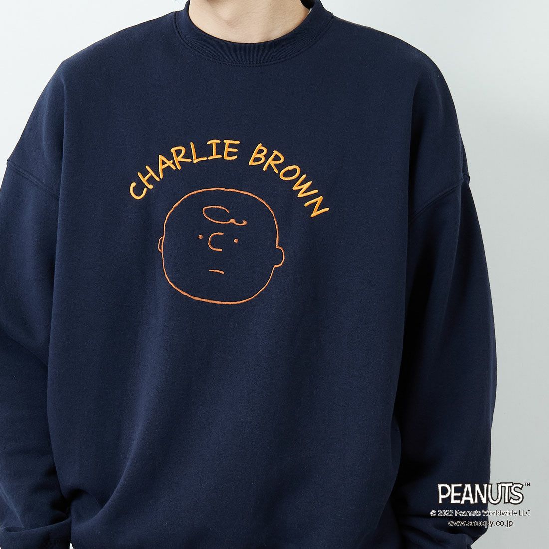 PEANUTS × JEANS FACTORY [ピーナッツ × ジーンズファクトリー] PEANUTS チャーリー・ブラウンスウェット [JFC-254-098] NAVY &&モデル身長：167cm 着用サイズ：M&&