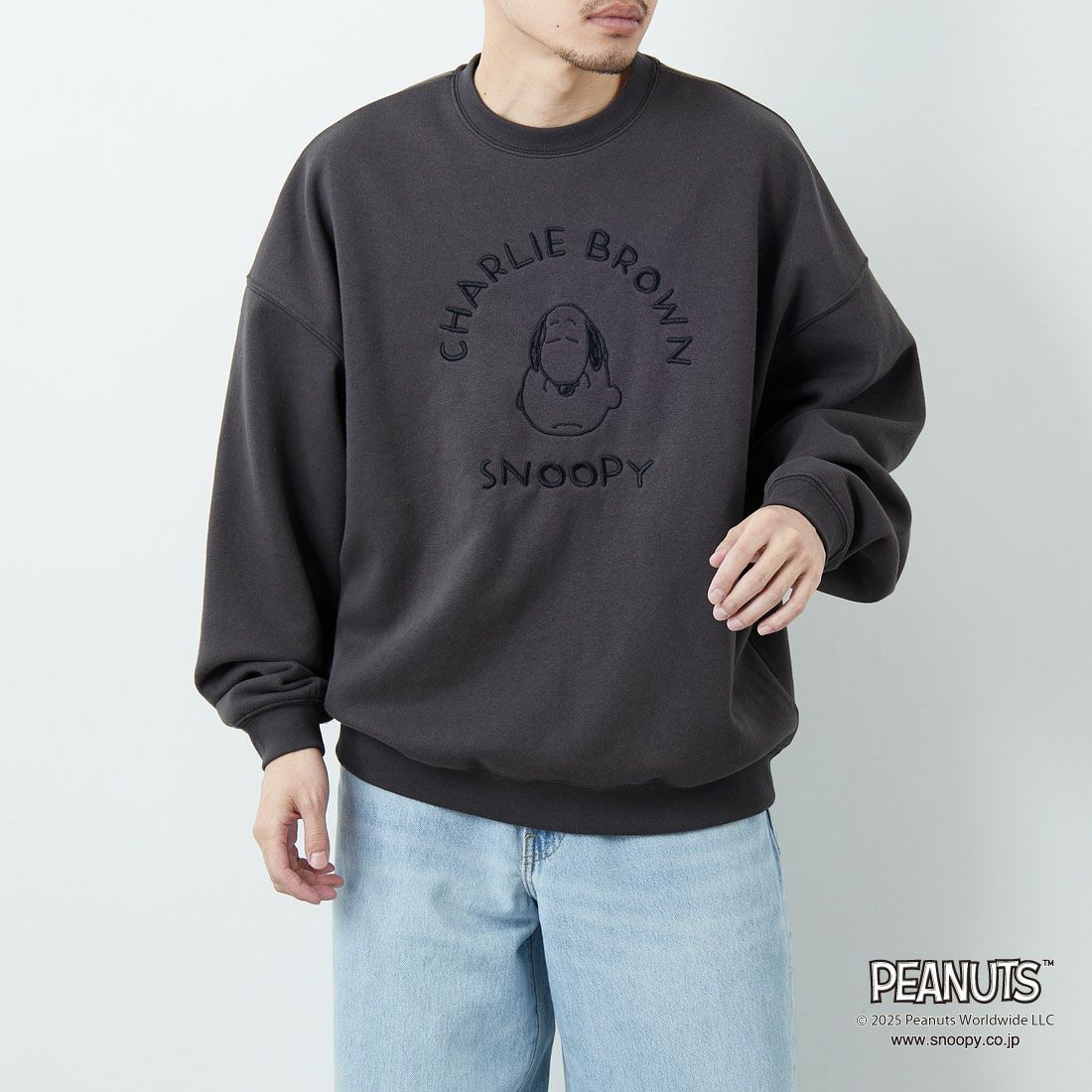 PEANUTS × JEANS FACTORY [ピーナッツ × ジーンズファクトリー] PEANUTS チャーリー・ブラウン&スヌーピースウェット [JFC-254-100] SUMIKURO &&モデル身長：167cm 着用サイズ：L&&