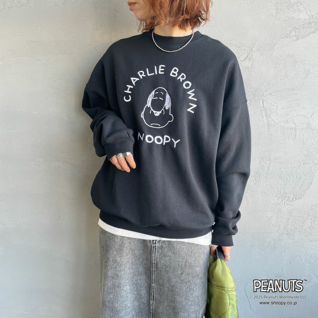 PEANUTS × JEANS FACTORY [ピーナッツ × ジーンズファクトリー] PEANUTS チャーリー・ブラウン&スヌーピースウェット [JFC-254-100] BLACK &&モデル身長：159cm 着用サイズ：S&&