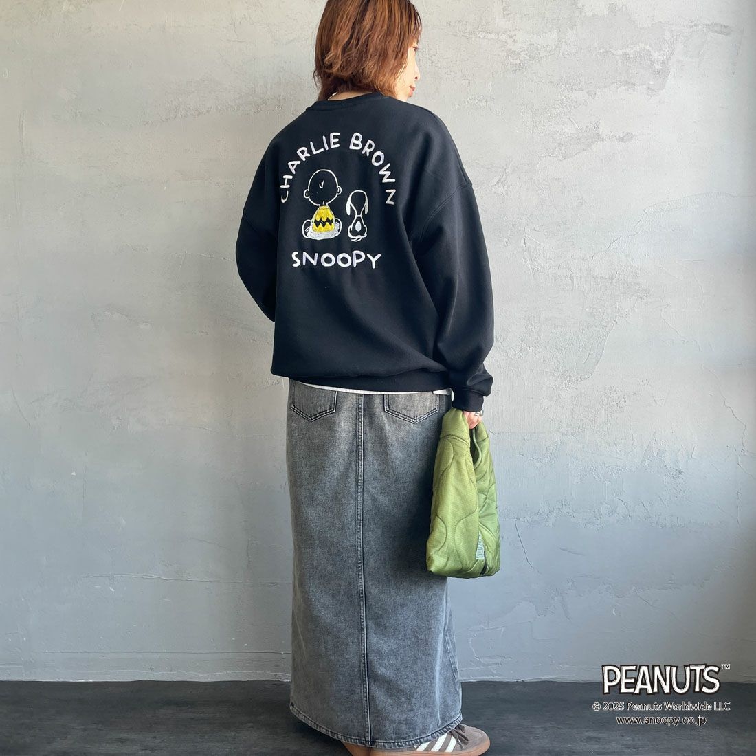 PEANUTS × JEANS FACTORY [ピーナッツ × ジーンズファクトリー] PEANUTS チャーリー・ブラウン&スヌーピースウェット [JFC-254-100] BLACK &&モデル身長：159cm 着用サイズ：S&&