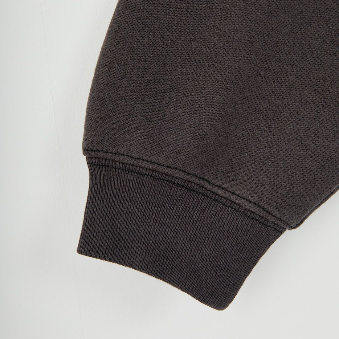 PEANUTS × JEANS FACTORY [ピーナッツ × ジーンズファクトリー] PEANUTS チャーリー・ブラウン&スヌーピースウェット [JFC-254-100] SUMIKURO