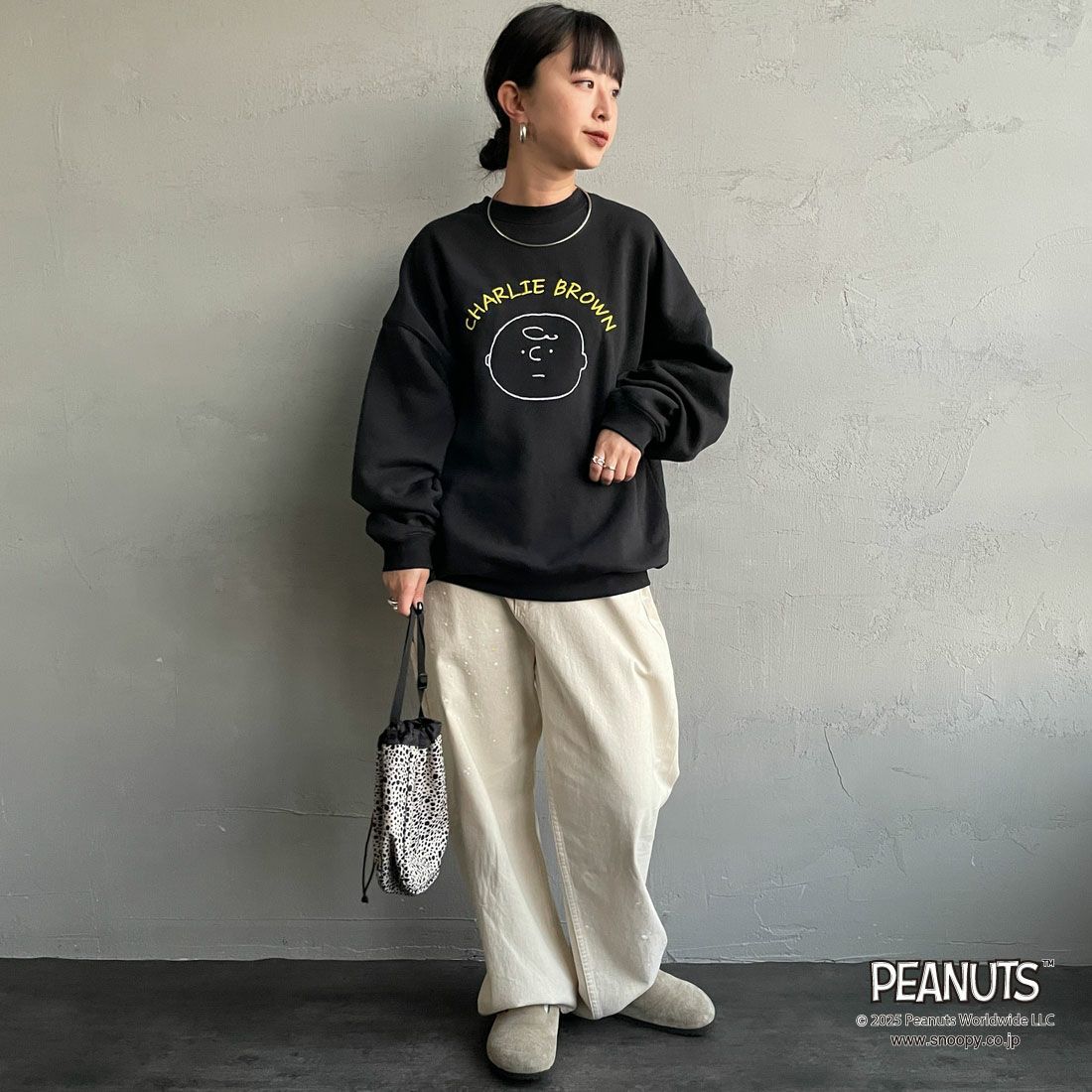 PEANUTS × JEANS FACTORY [ピーナッツ × ジーンズファクトリー] PEANUTS チャーリー・ブラウンスウェット [JFC-254-098] BLACK &&モデル身長：150cm 着用サイズ：S&&