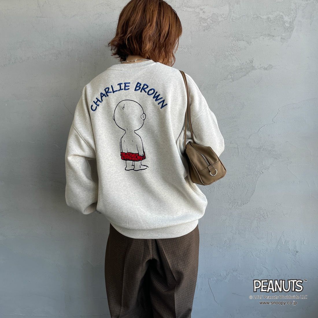PEANUTS × JEANS FACTORY [ピーナッツ × ジーンズファクトリー] PEANUTS チャーリー・ブラウンスウェット [JFC-254-098] ASH GRY &&モデル身長：158cm 着用サイズ：S&&