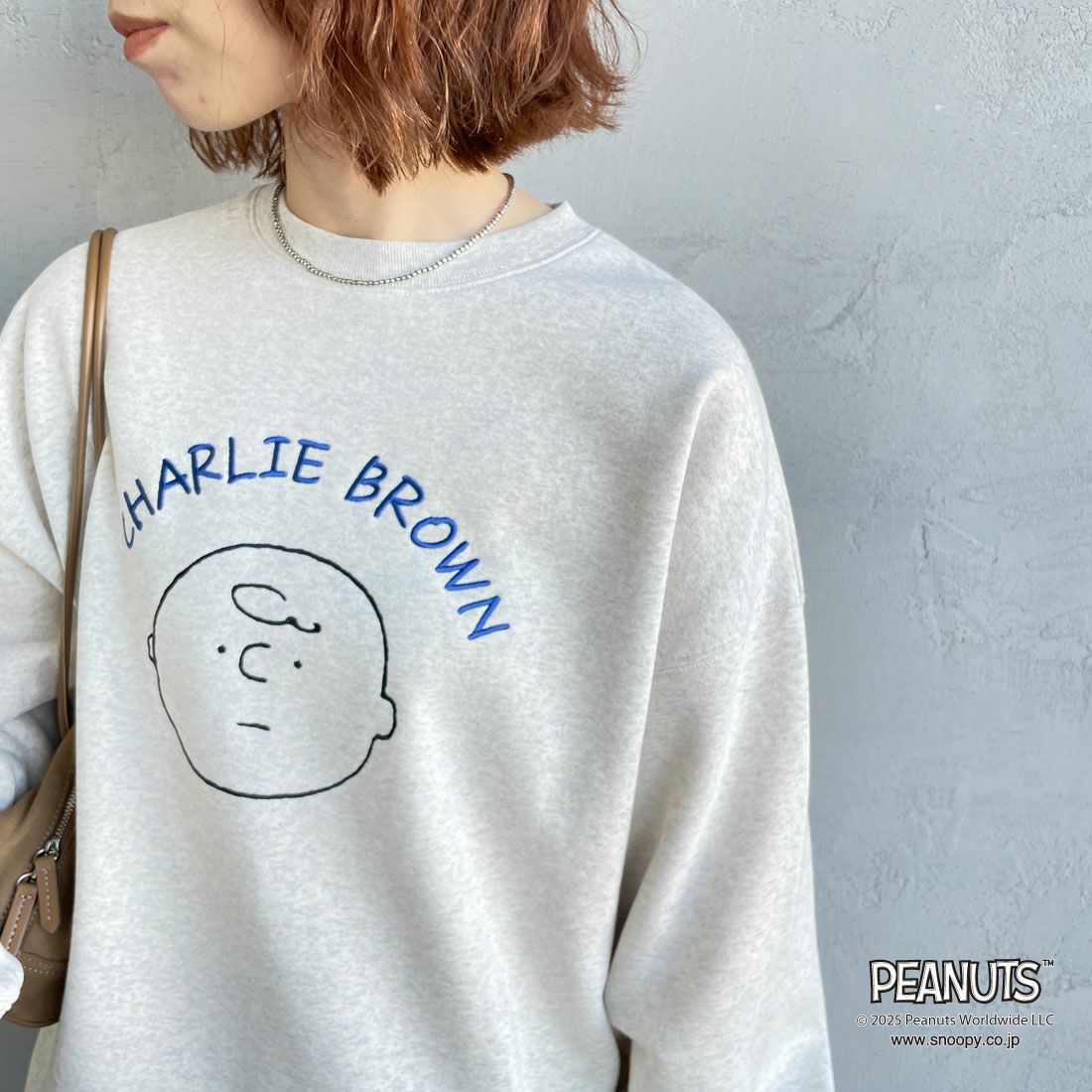 PEANUTS × JEANS FACTORY [ピーナッツ × ジーンズファクトリー] PEANUTS チャーリー・ブラウンスウェット [JFC-254-098] ASH GRY &&モデル身長：158cm 着用サイズ：S&&