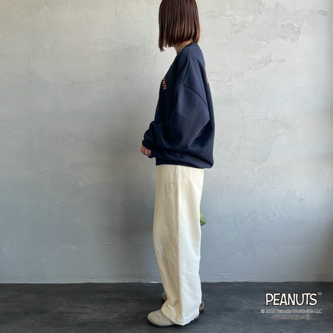 PEANUTS × JEANS FACTORY [ピーナッツ × ジーンズファクトリー] PEANUTS チャーリー・ブラウンスウェット [JFC-254-098] NAVY &&モデル身長：159cm 着用サイズ：S&&