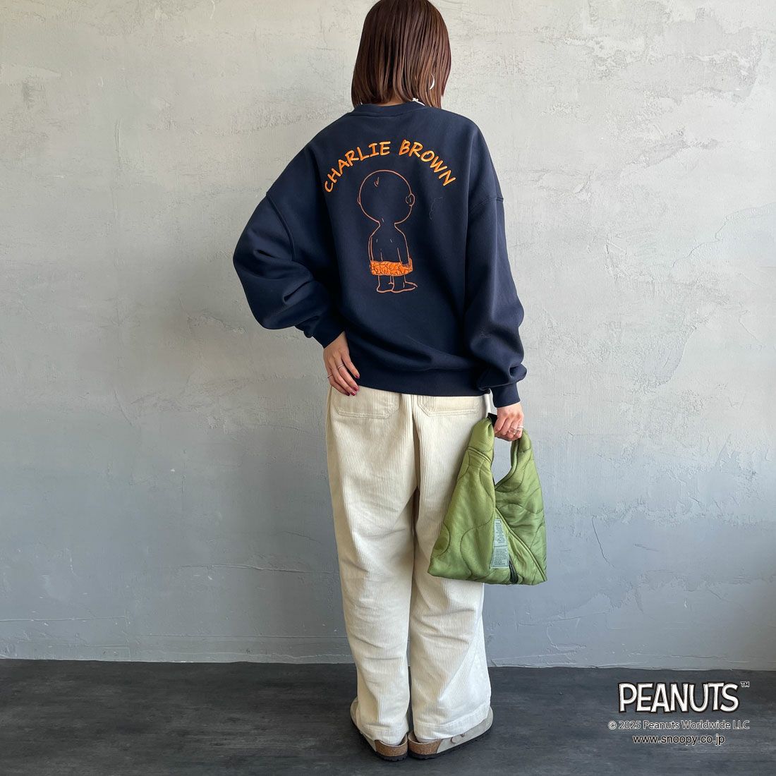 PEANUTS × JEANS FACTORY [ピーナッツ × ジーンズファクトリー] PEANUTS チャーリー・ブラウンスウェット [JFC-254-098] NAVY &&モデル身長：159cm 着用サイズ：S&&