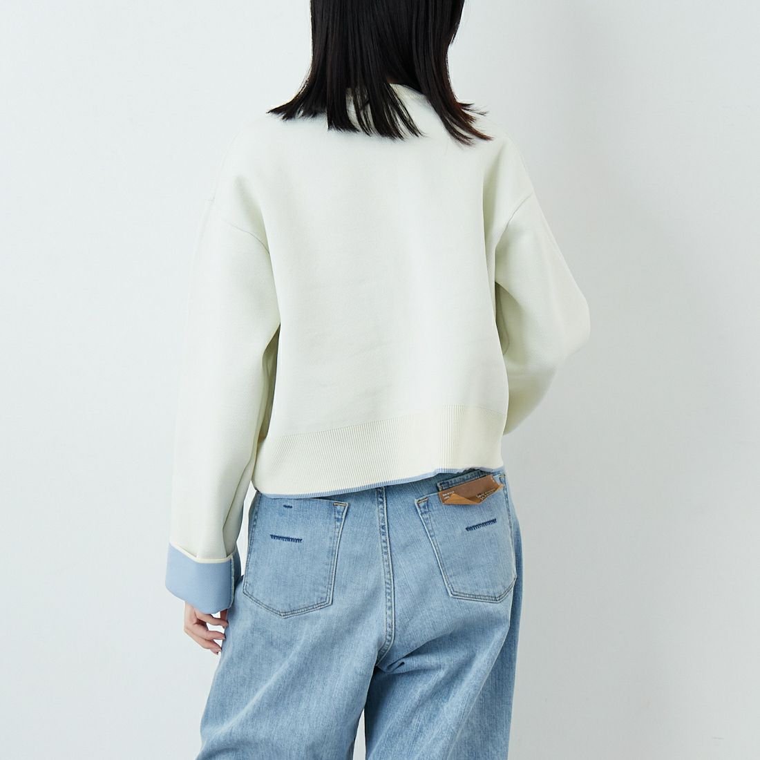 Maison de L'allure [メゾン ドゥ ラリュール] バイカラースポンディッシュニットカーディガン [M25141010] 02 OFF/SAX &&モデル身長：162cm 着用サイズ：F&&