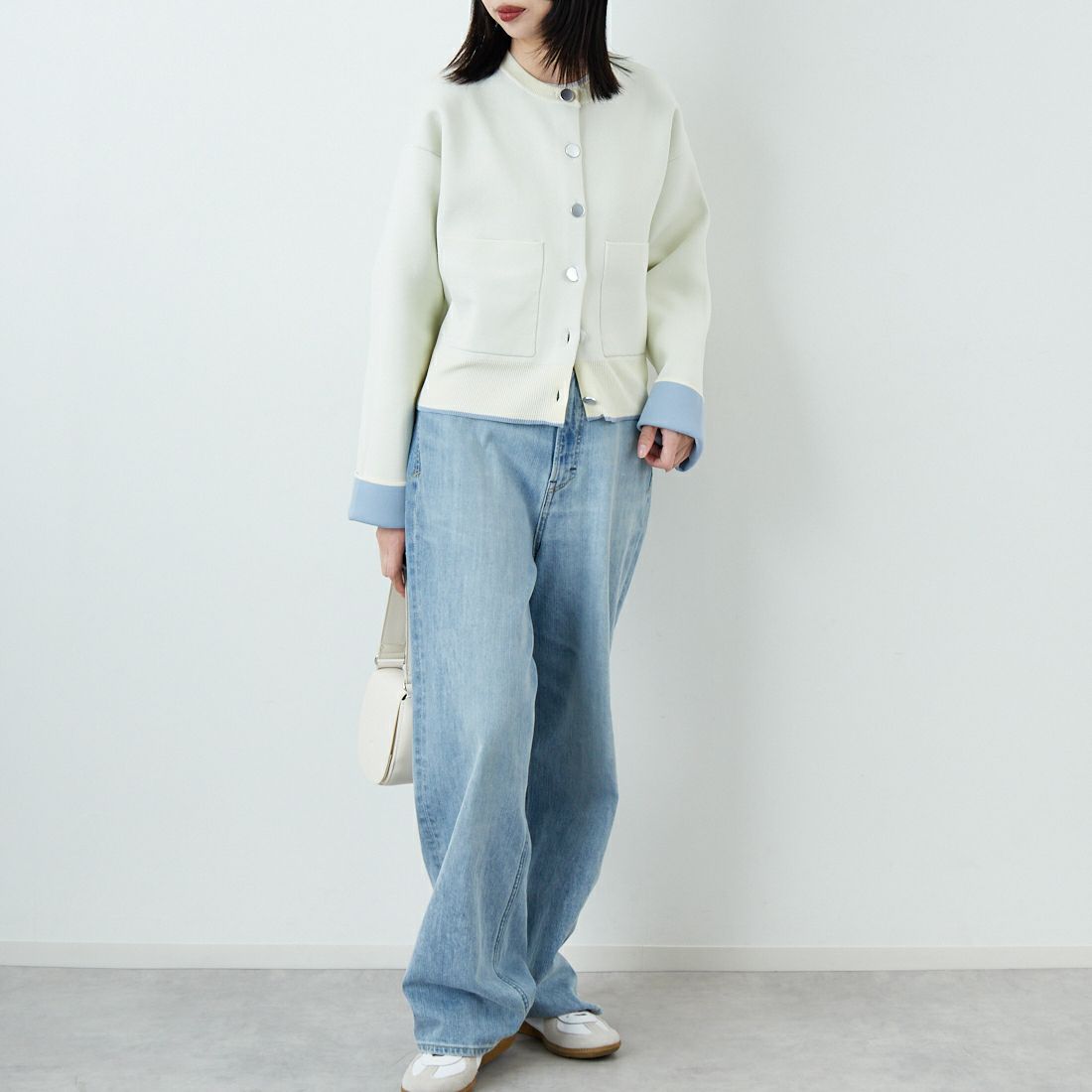 Maison de L'allure [メゾン ドゥ ラリュール] バイカラースポンディッシュニットカーディガン [M25141010] 02 OFF/SAX &&モデル身長：162cm 着用サイズ：F&&