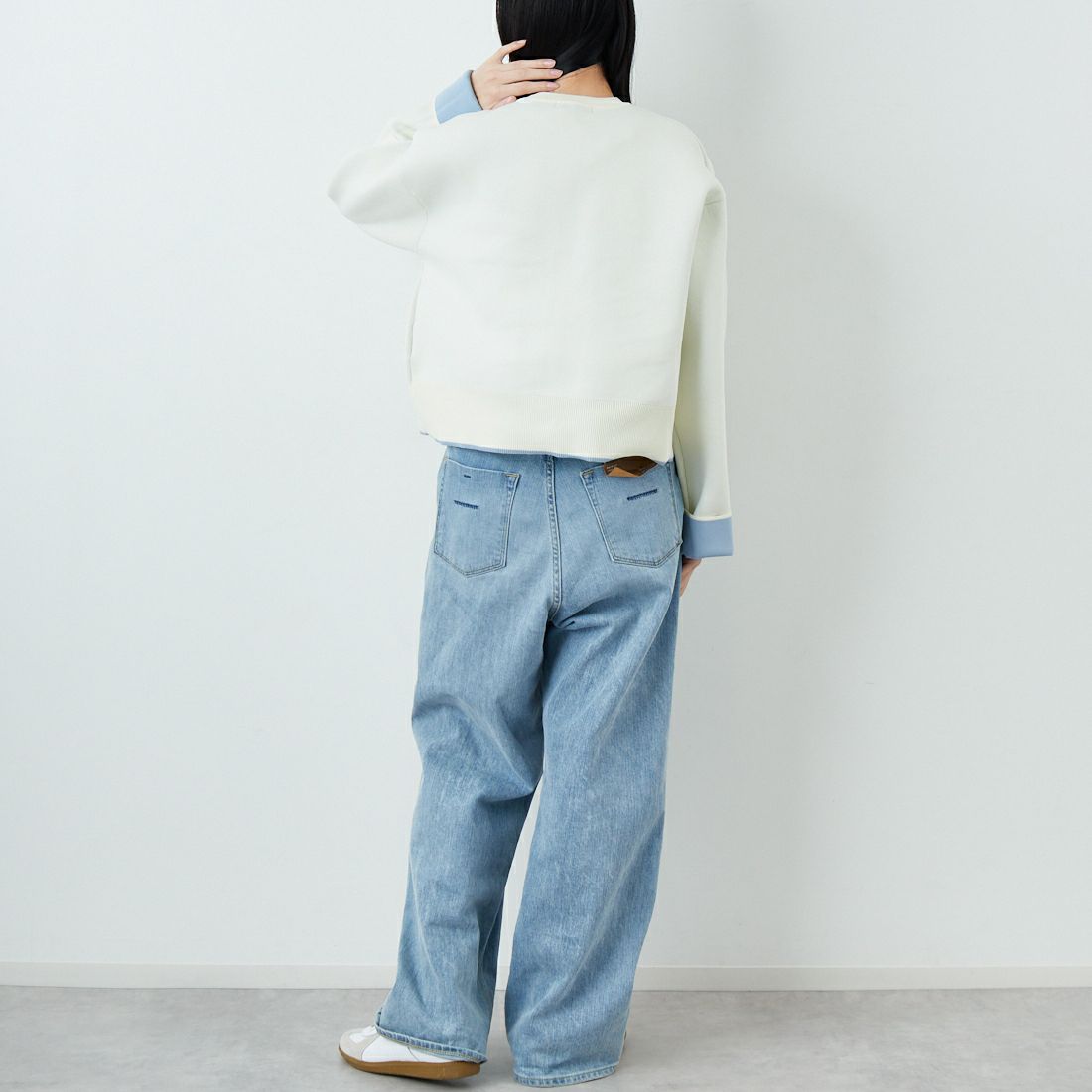 Maison de L'allure [メゾン ドゥ ラリュール] バイカラースポンディッシュニットカーディガン [M25141010] 02 OFF/SAX &&モデル身長：162cm 着用サイズ：F&&