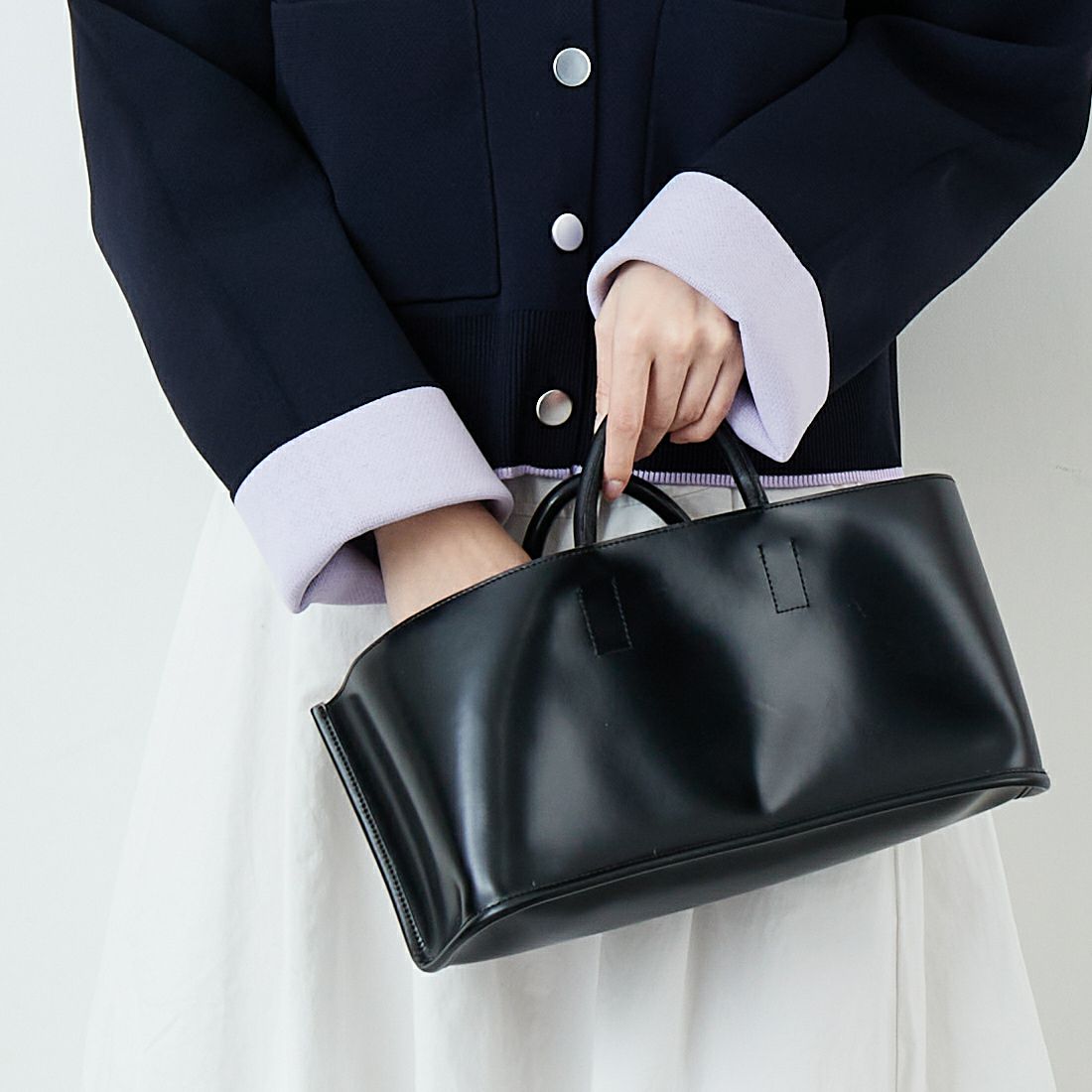 Maison de L'allure [メゾン ドゥ ラリュール] バイカラースポンディッシュニットカーディガン [M25141010] 16 NVY/LVD &&モデル身長：162cm 着用サイズ：F&&