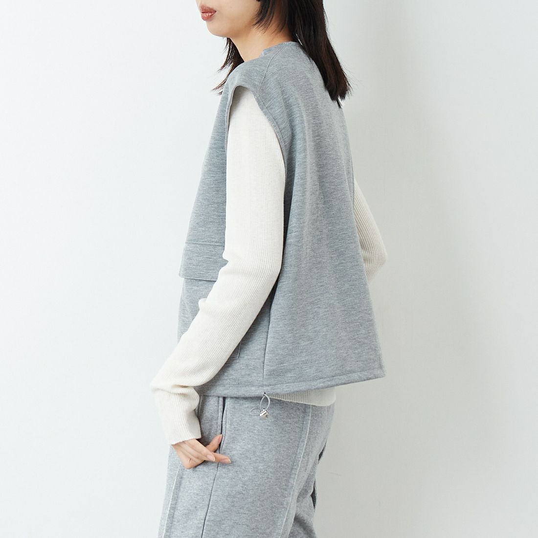 Maison de L'allure [メゾン ドゥ ラリュール] ダブルジップダンボールベスト [M25142004] 07 GRAY &&モデル身長：162cm 着用サイズ：F&&