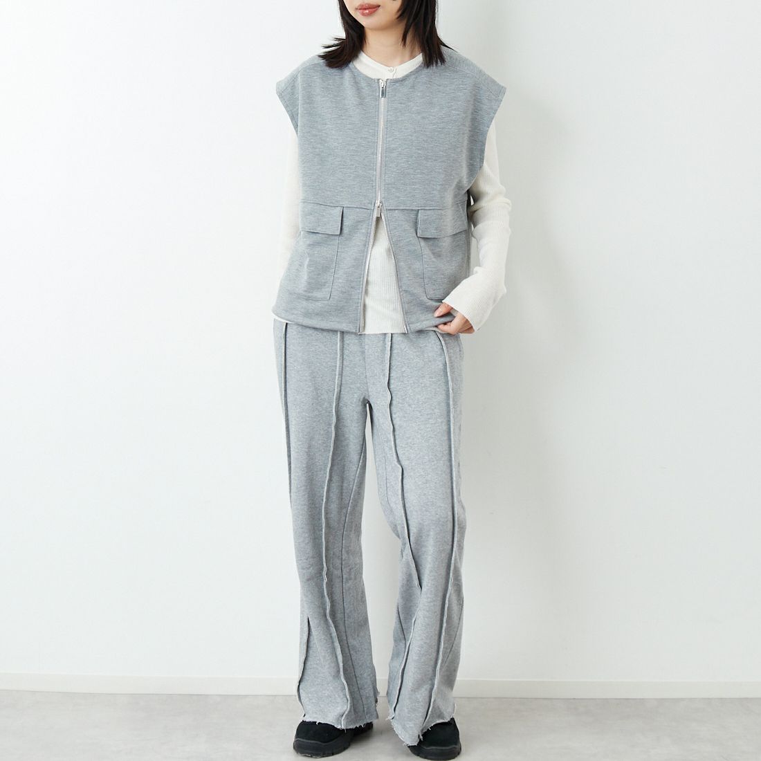 Maison de L'allure [メゾン ドゥ ラリュール] ダブルジップダンボールベスト [M25142004] 07 GRAY &&モデル身長：162cm 着用サイズ：F&&