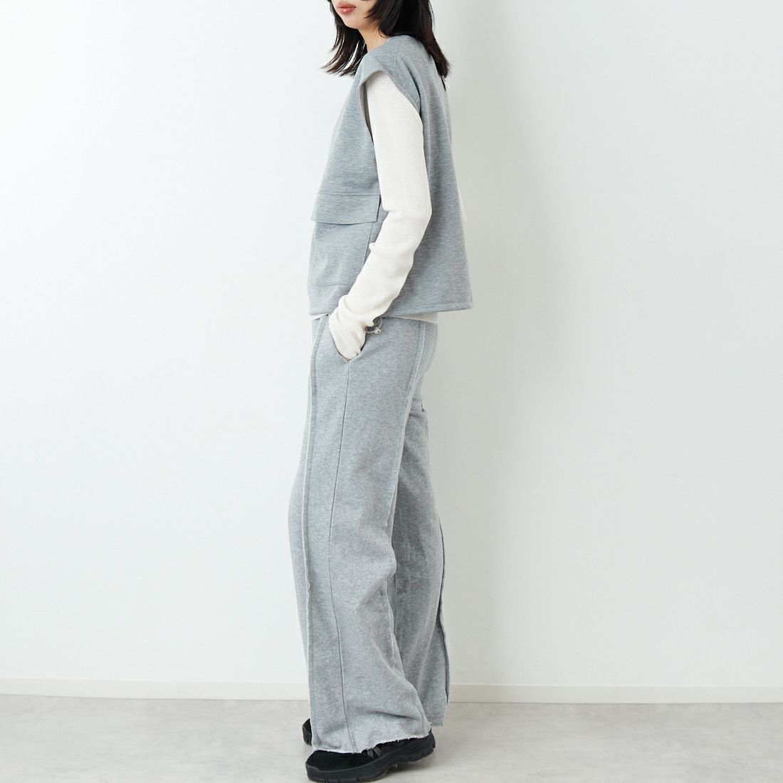 Maison de L'allure [メゾン ドゥ ラリュール] ダブルジップダンボールベスト [M25142004] 07 GRAY &&モデル身長：162cm 着用サイズ：F&&