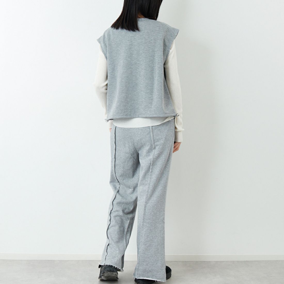 Maison de L'allure [メゾン ドゥ ラリュール] ダブルジップダンボールベスト [M25142004] 07 GRAY &&モデル身長：162cm 着用サイズ：F&&