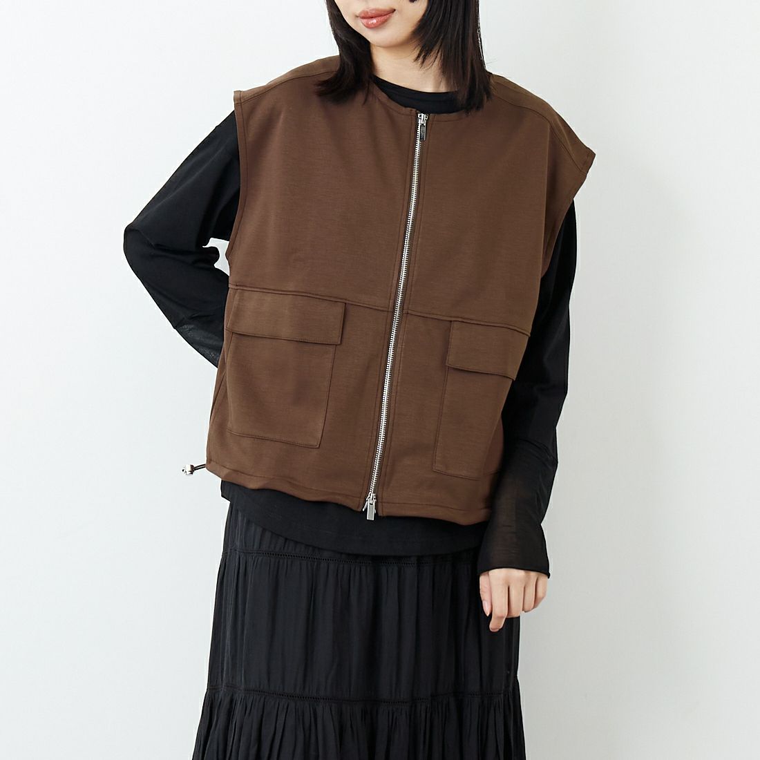 Maison de L'allure [メゾン ドゥ ラリュール] ダブルジップダンボールベスト [M25142004] 28 BROWN &&モデル身長：162cm 着用サイズ：F&&
