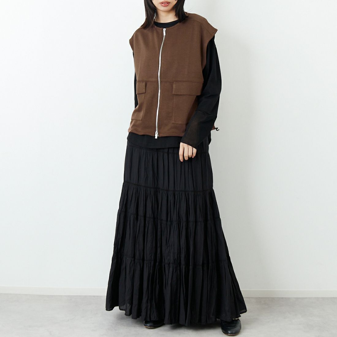 Maison de L'allure [メゾン ドゥ ラリュール] ダブルジップダンボールベスト [M25142004] 28 BROWN &&モデル身長：162cm 着用サイズ：F&&