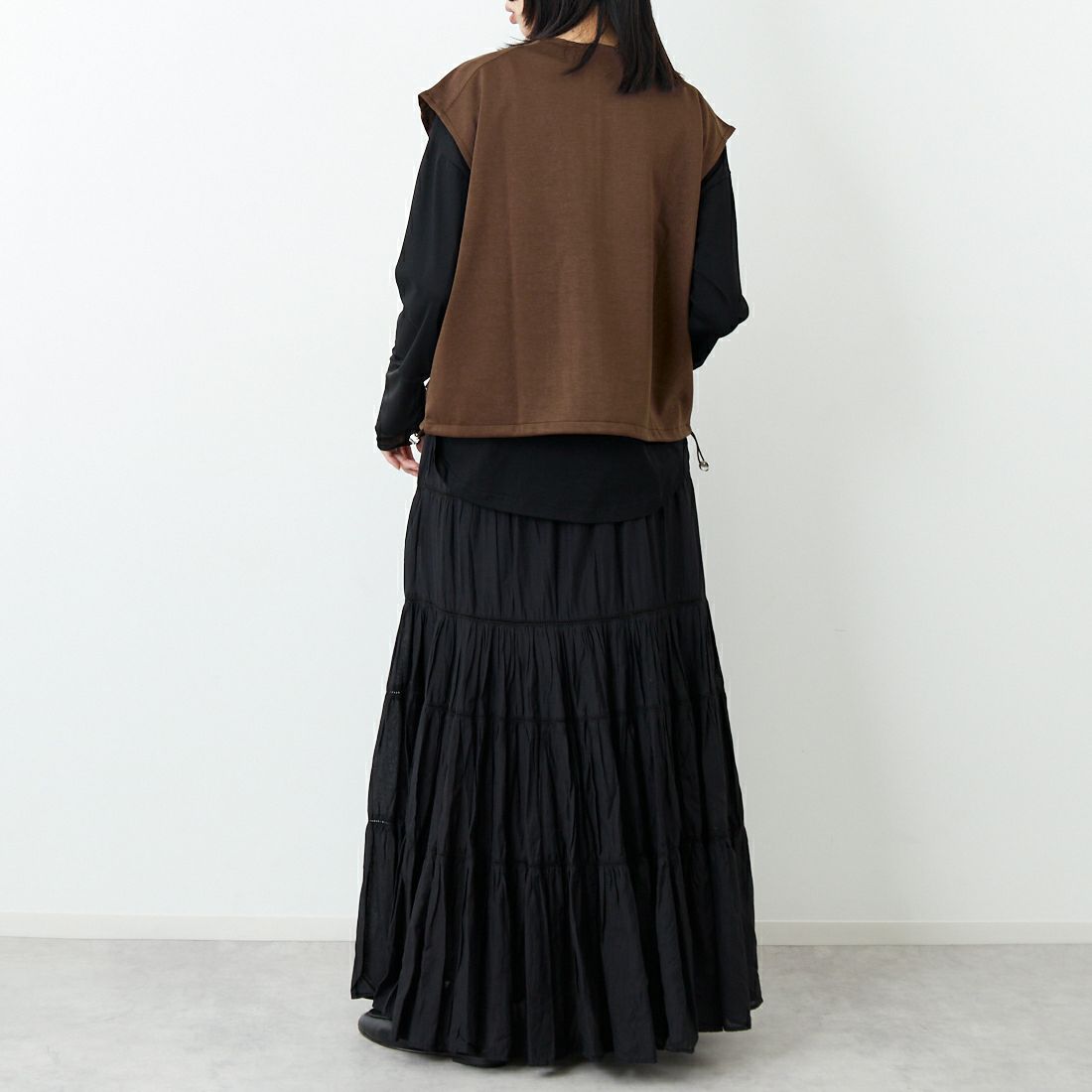 Maison de L'allure [メゾン ドゥ ラリュール] ダブルジップダンボールベスト [M25142004] 28 BROWN &&モデル身長：162cm 着用サイズ：F&&