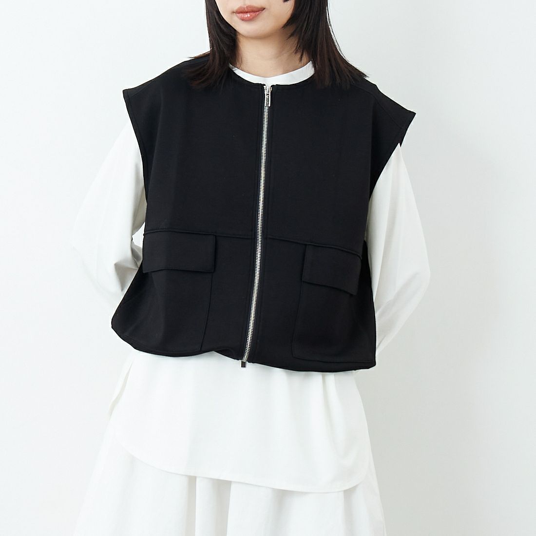 Maison de L'allure [メゾン ドゥ ラリュール] ダブルジップダンボールベスト [M25142004] 09 BLACK &&モデル身長：162cm 着用サイズ：F&&