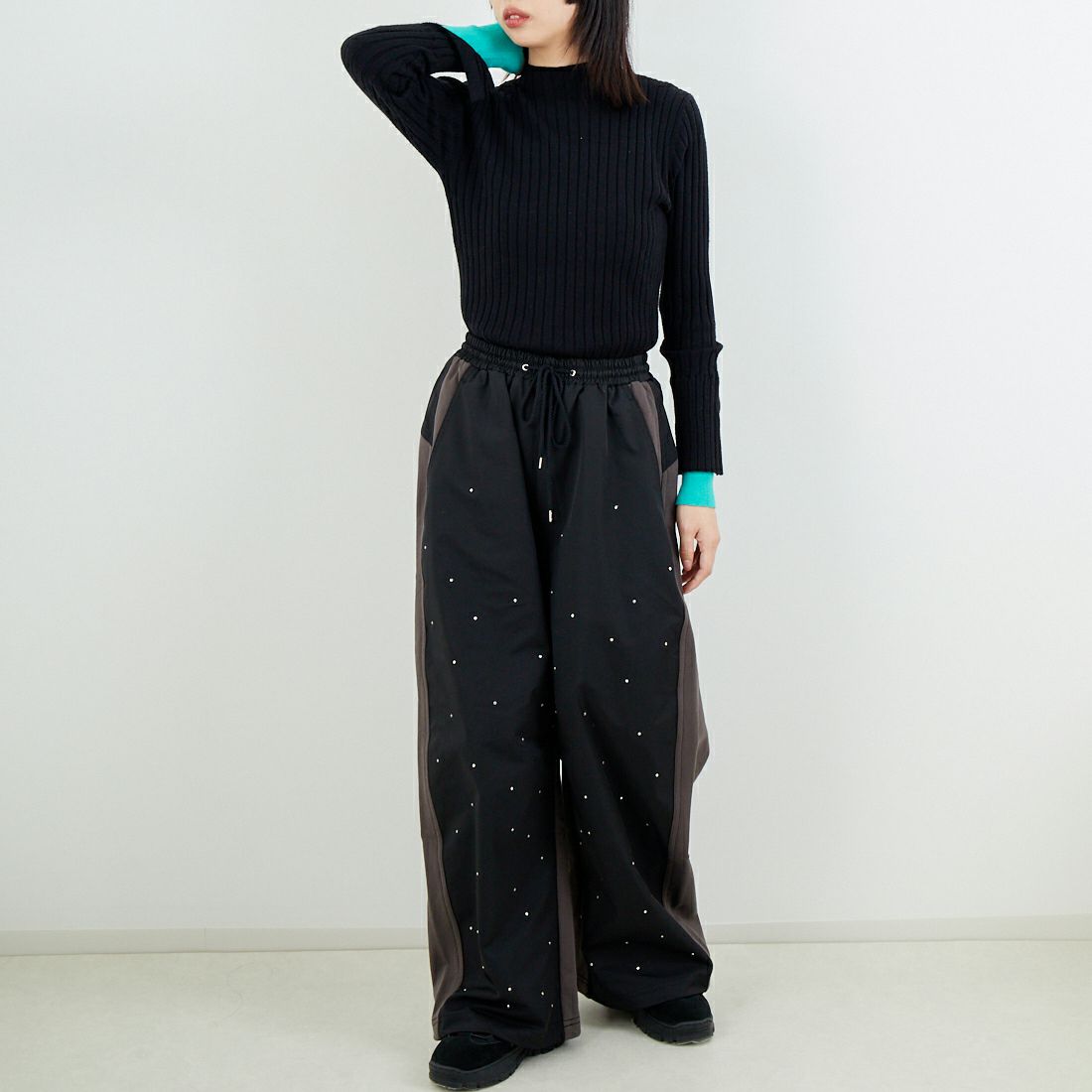 MAISON SPECIAL [メゾンスペシャル] ドッキングラインストーンイージーパンツ [21252465316] BLK &&モデル身長：162cm 着用サイズ：36&&