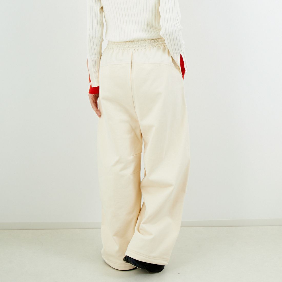 MAISON SPECIAL [メゾンスペシャル] ドッキングラインストーンイージーパンツ [21252465316] O.WHT &&モデル身長：162cm 着用サイズ：36&&