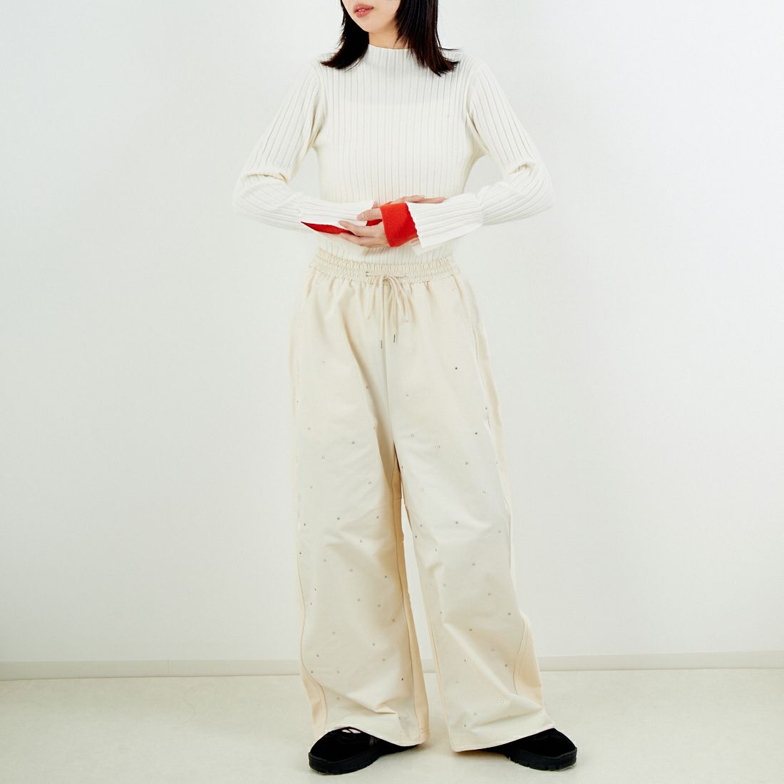 MAISON SPECIAL [メゾンスペシャル] ドッキングラインストーンイージーパンツ [21252465316] O.WHT &&モデル身長：162cm 着用サイズ：36&&