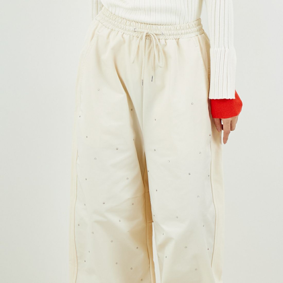 MAISON SPECIAL [メゾンスペシャル] ドッキングラインストーンイージーパンツ [21252465316] O.WHT &&モデル身長：162cm 着用サイズ：36&&