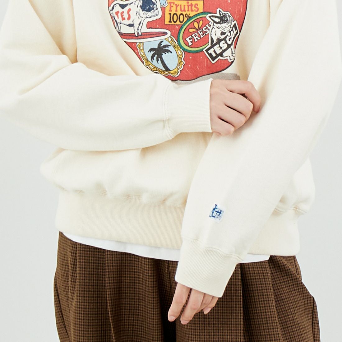 The Endless Summer [エンドレスサマー] 7BUHIS クルーネックスウェット [FH-26374311] 05 IVORY &&モデル身長：162cm 着用サイズ：S&&