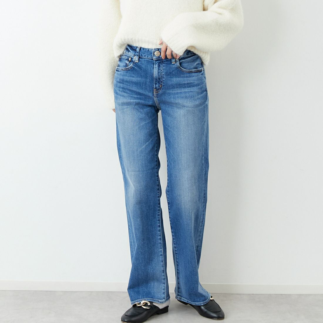 RED CARD TOKYO [レッドカード トーキョー] 35th Anniversary ストレートデニムパンツ [26W13201AVM] A-VINT MID &&モデル身長：162cm 着用サイズ：24&&